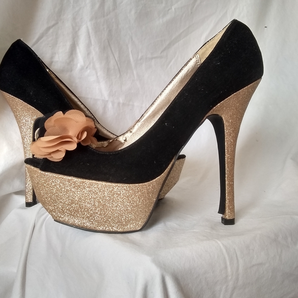Dazzling gold Tinkerbell stilettos - Picture 5 of 13